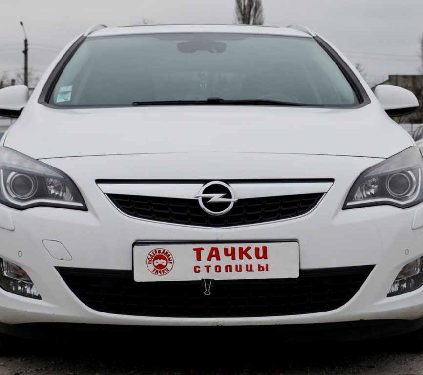 Opel Astra J 2011