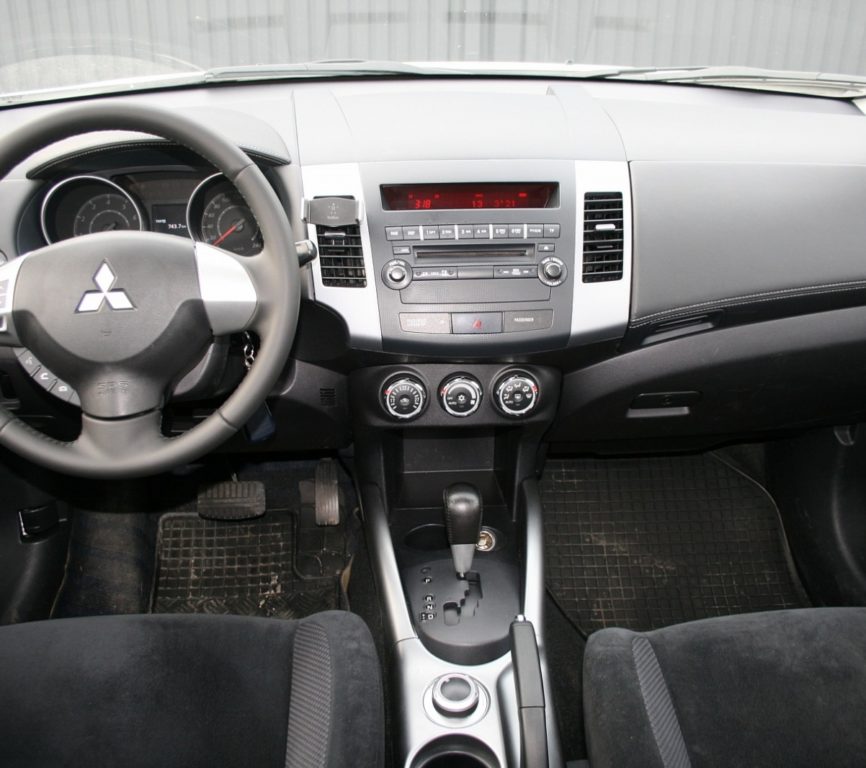 Mitsubishi Outlander XL 2011