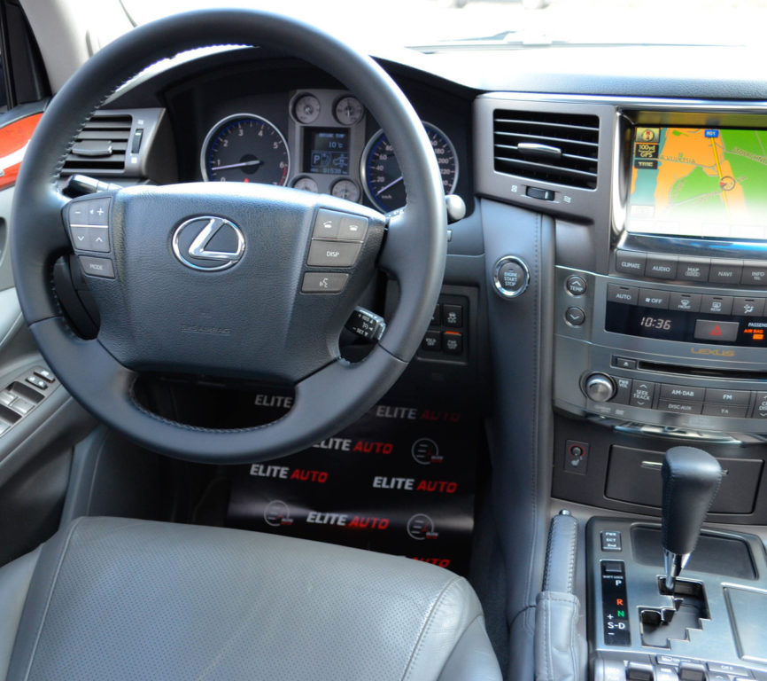 Lexus LX 570 2011