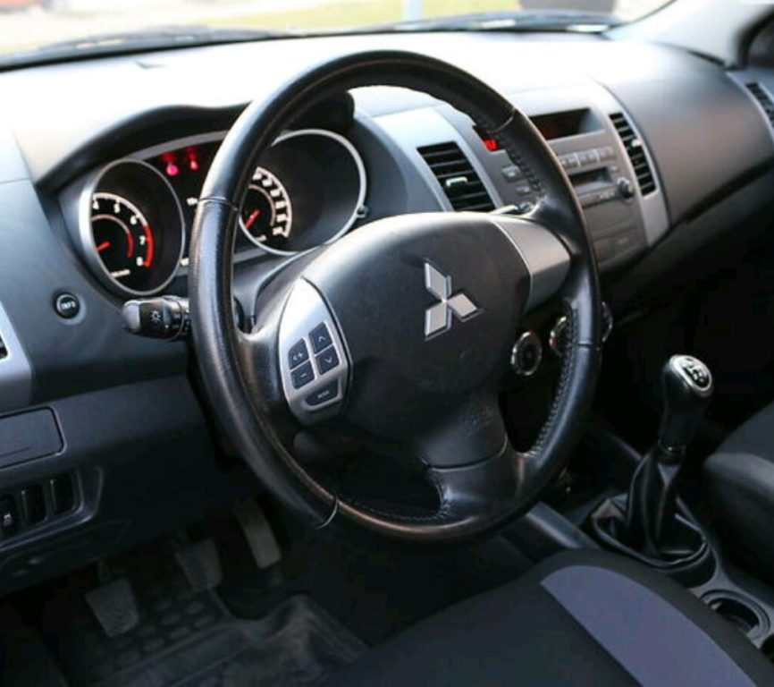Mitsubishi Outlander XL 2012