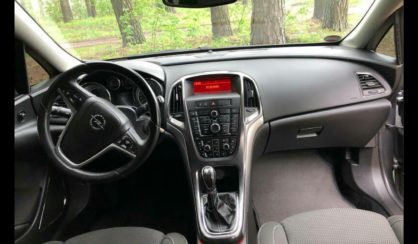 Opel Astra J 2011