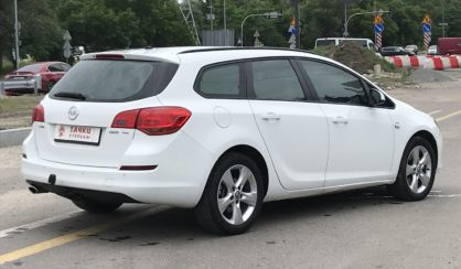 Opel Astra J 2011