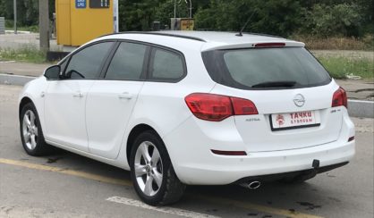 Opel Astra J 2011