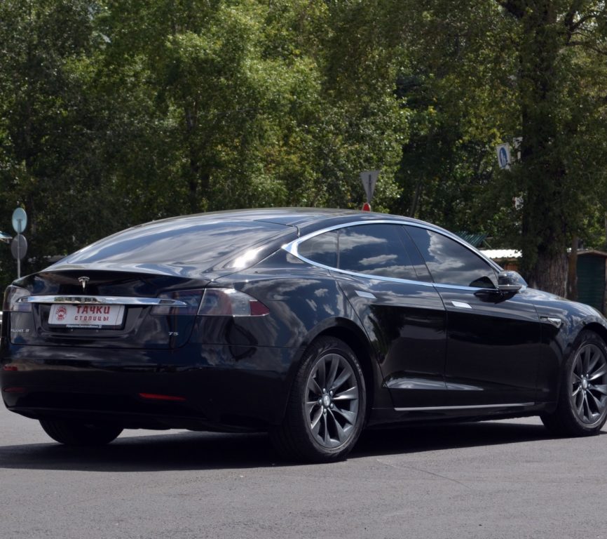 Tesla Model S 2016