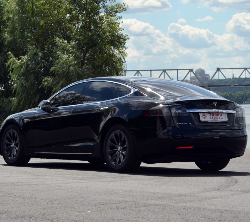 Tesla Model S 2016