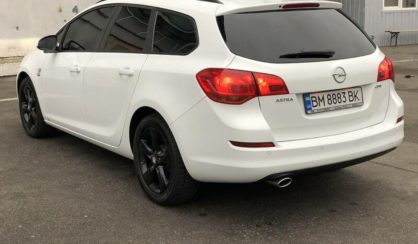 Opel Astra J 2011