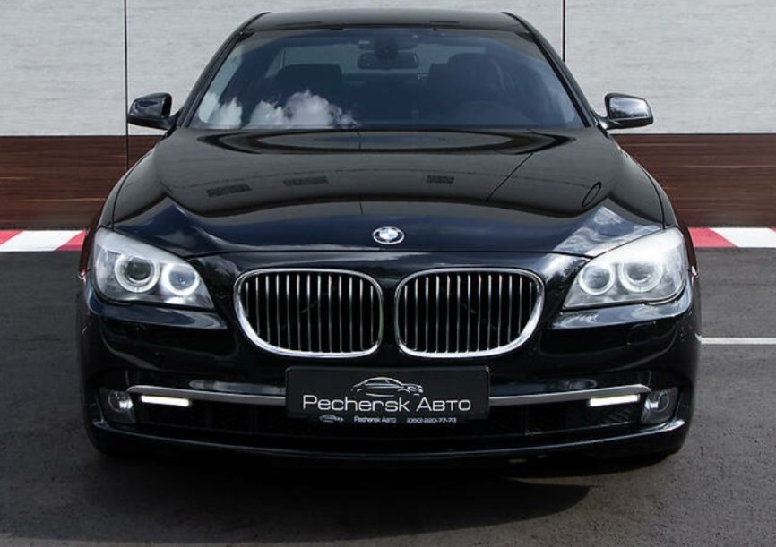 BMW 740 2011