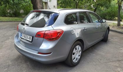 Opel Astra J 2011