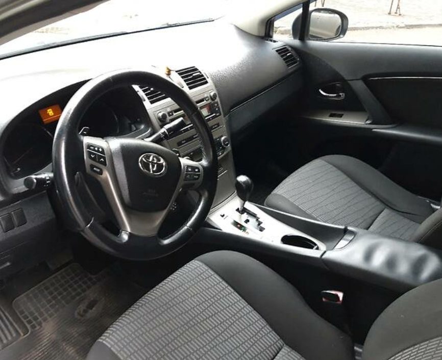 Toyota Avensis 2012