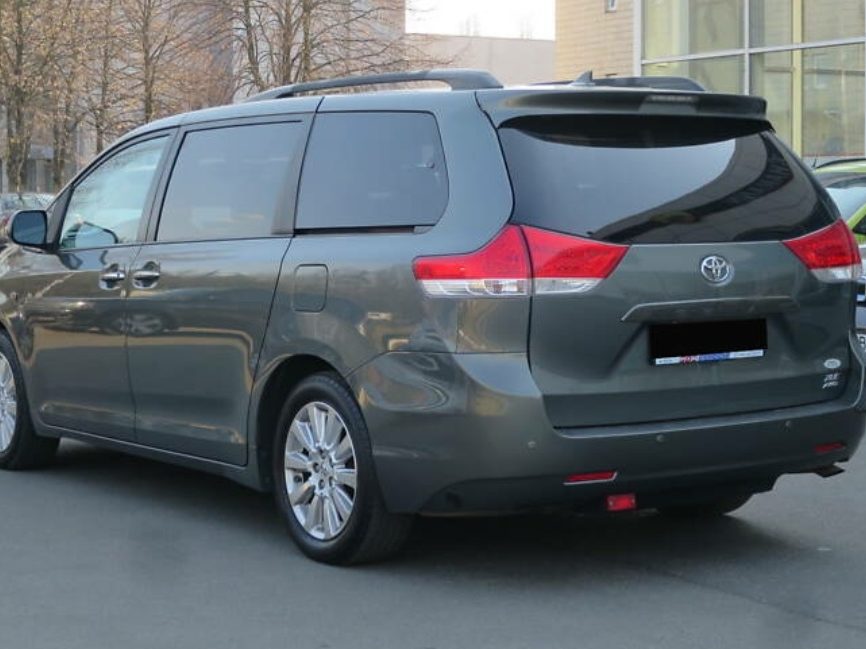 Toyota Sienna 2013