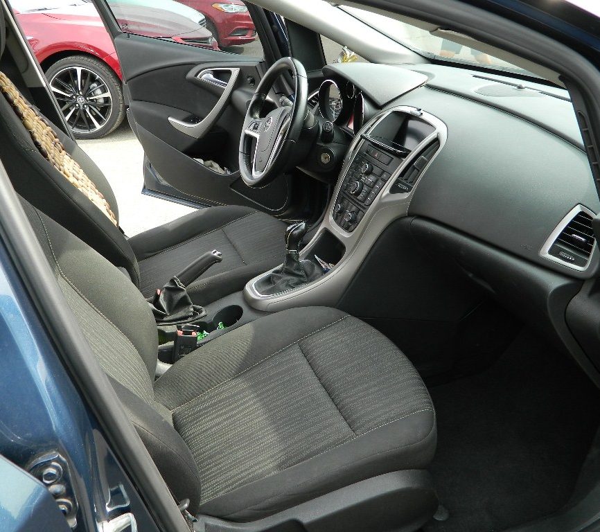 Opel Astra 2012