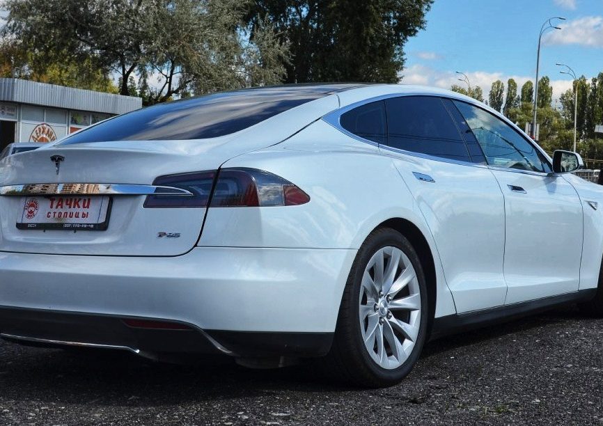 Tesla Model S 2013