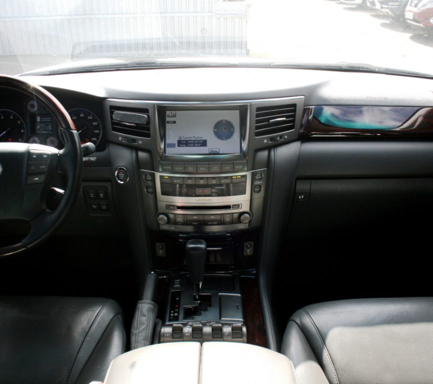 Lexus LX 2010