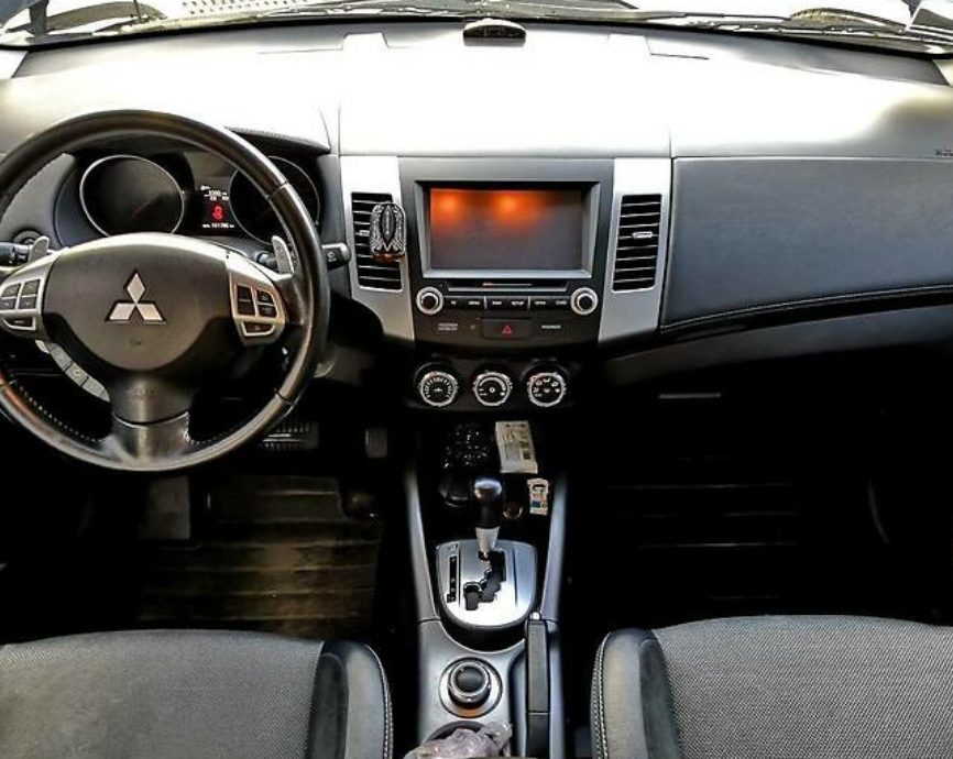 Mitsubishi Outlander XL 2012