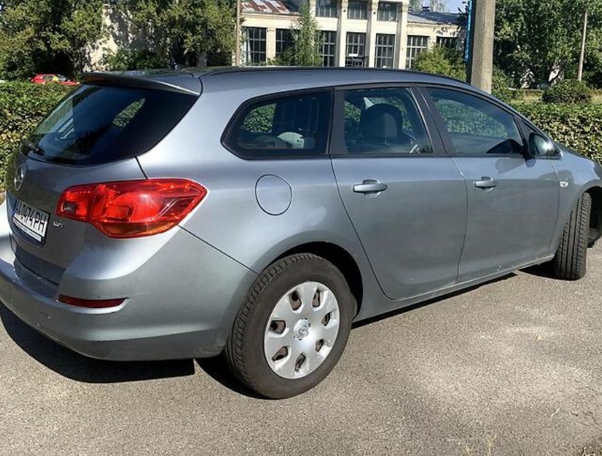 Opel Astra J 2011