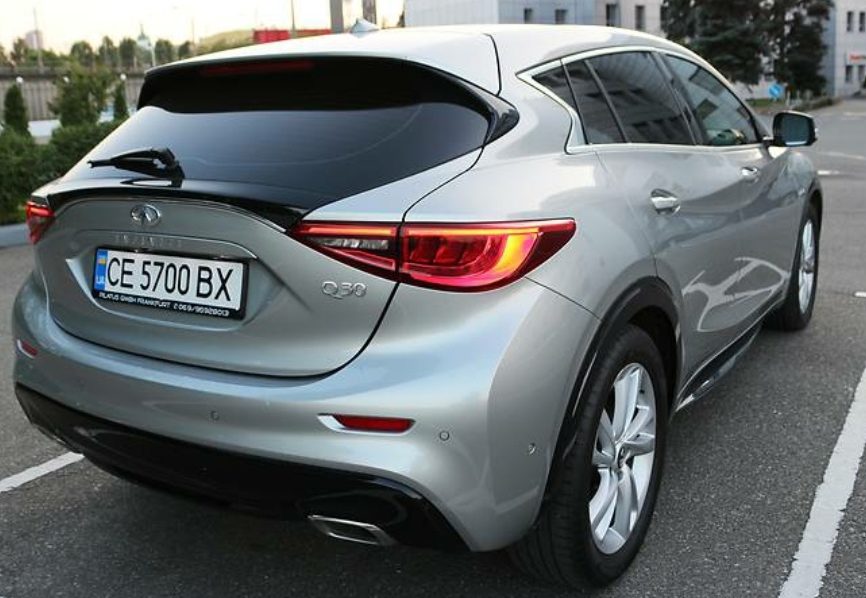 Infiniti Q30 2016