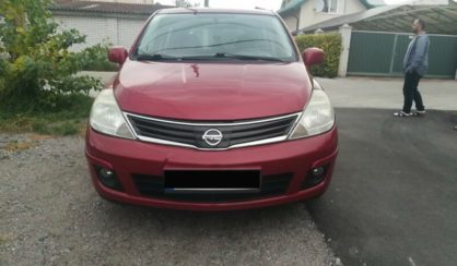 Nissan TIIDA 2011