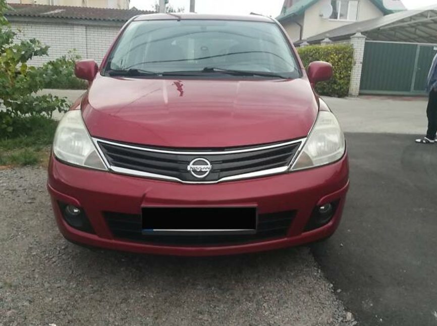 Nissan TIIDA 2011