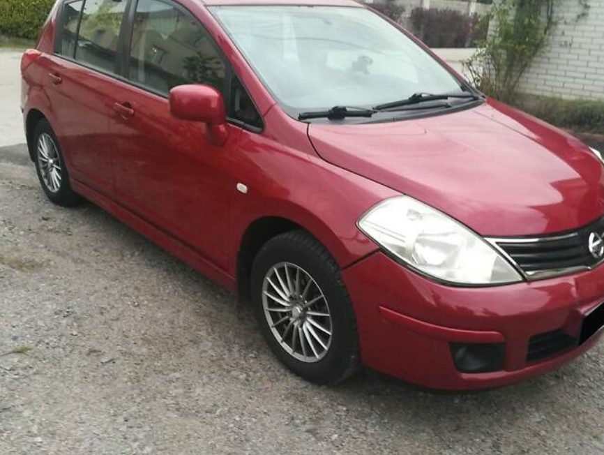 Nissan TIIDA 2011