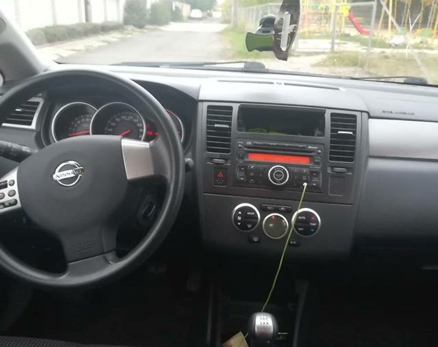 Nissan TIIDA 2011