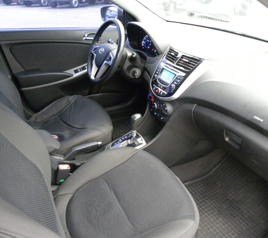 Hyundai Accent 2012