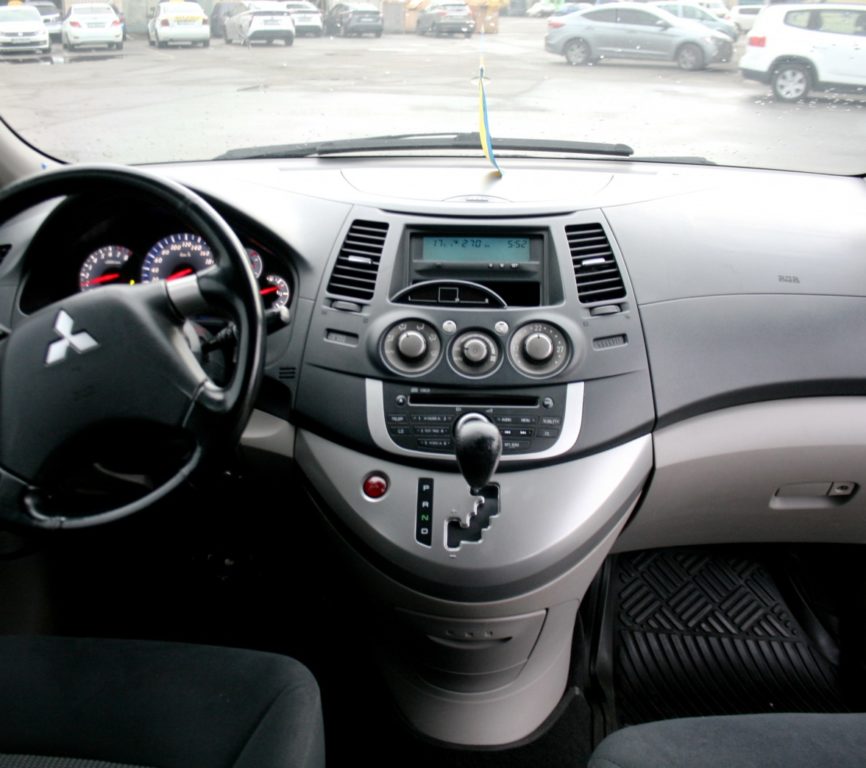 Mitsubishi Grandis 2008