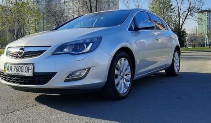 Opel Astra J 2011