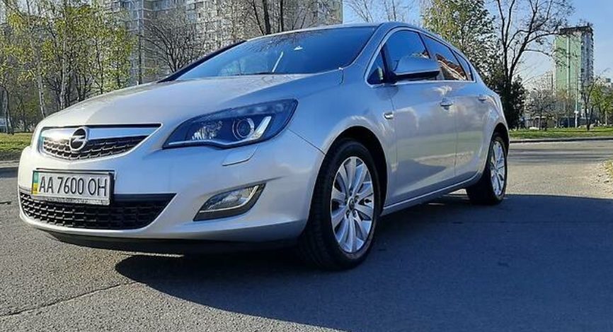 Opel Astra J 2011