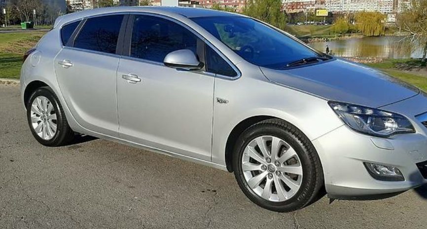 Opel Astra J 2011