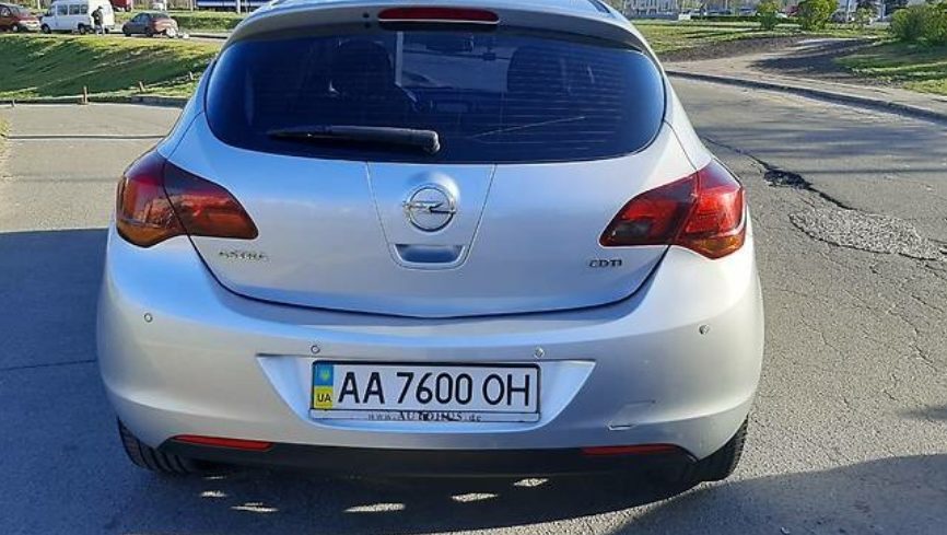 Opel Astra J 2011