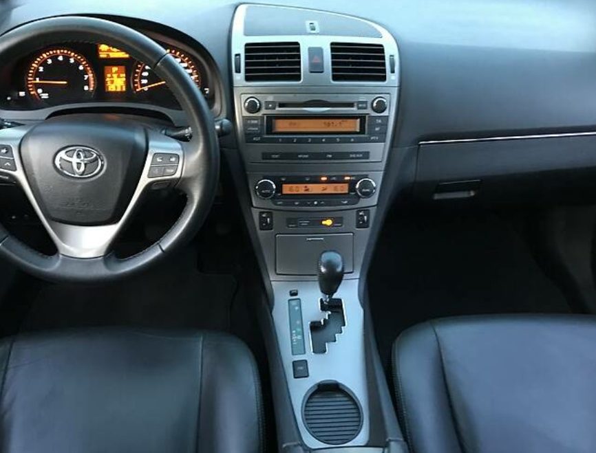 Toyota Avensis 2011