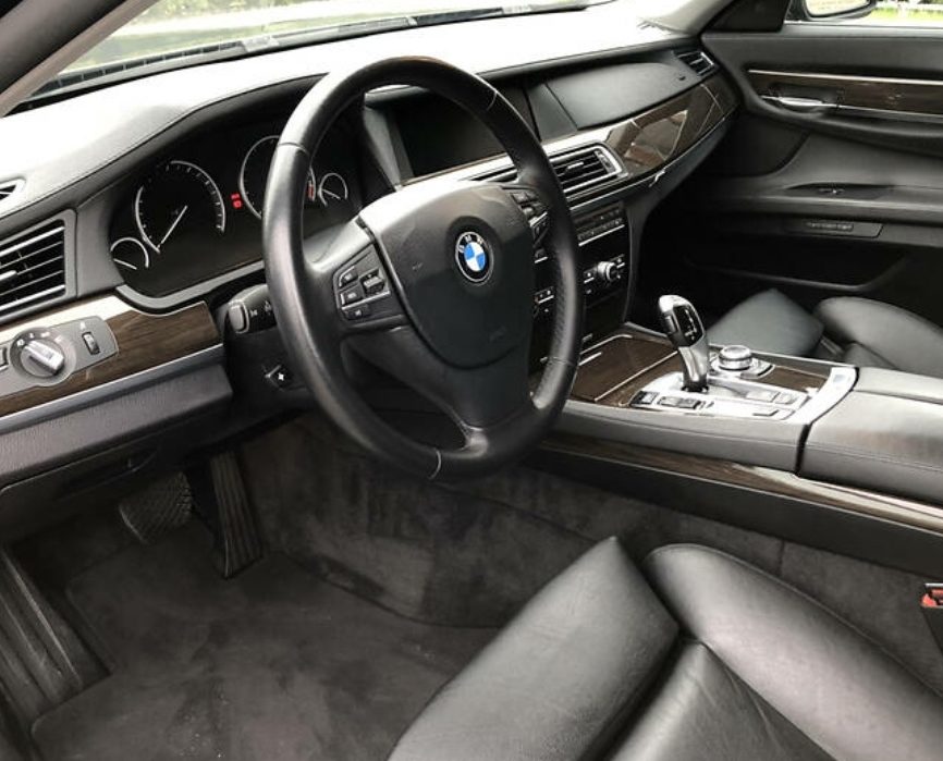 BMW 740 2010