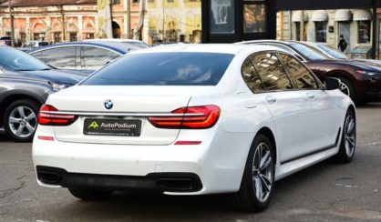 BMW 750 2017