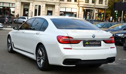 BMW 750 2017