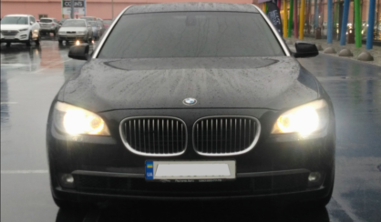 BMW 750 2011