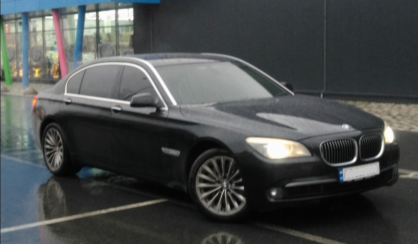 BMW 750 2011