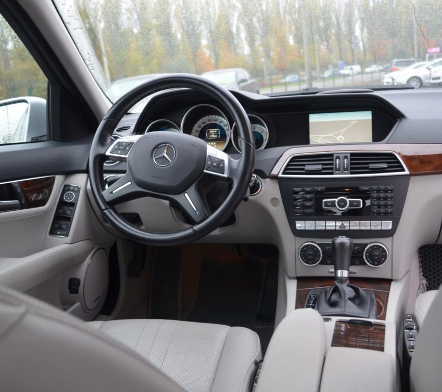 Mercedes-Benz C-Class 2011