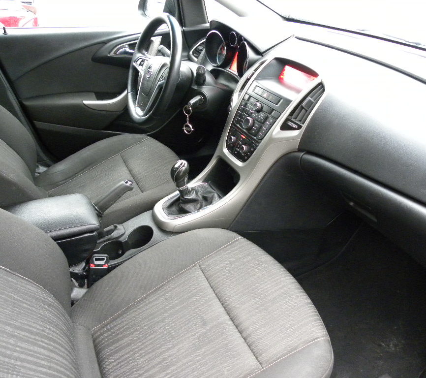 Opel Astra J 2011