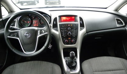 Opel Astra J 2011