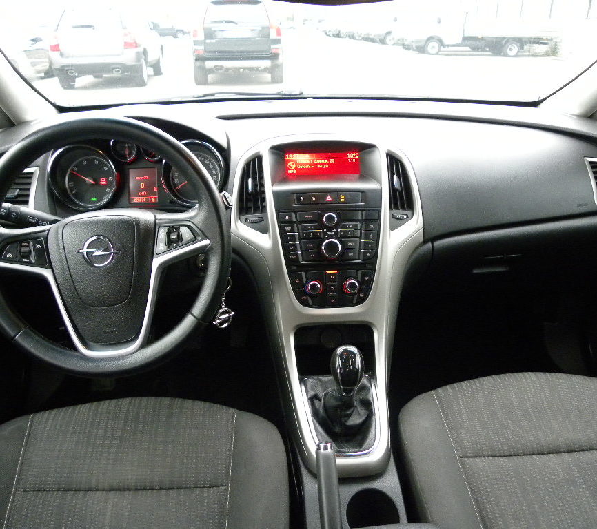 Opel Astra J 2011