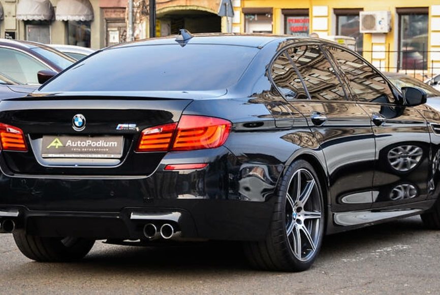 BMW M5 2011