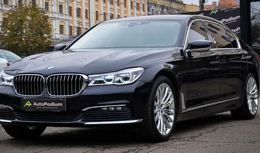 BMW 750 2016