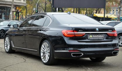 BMW 750 2016