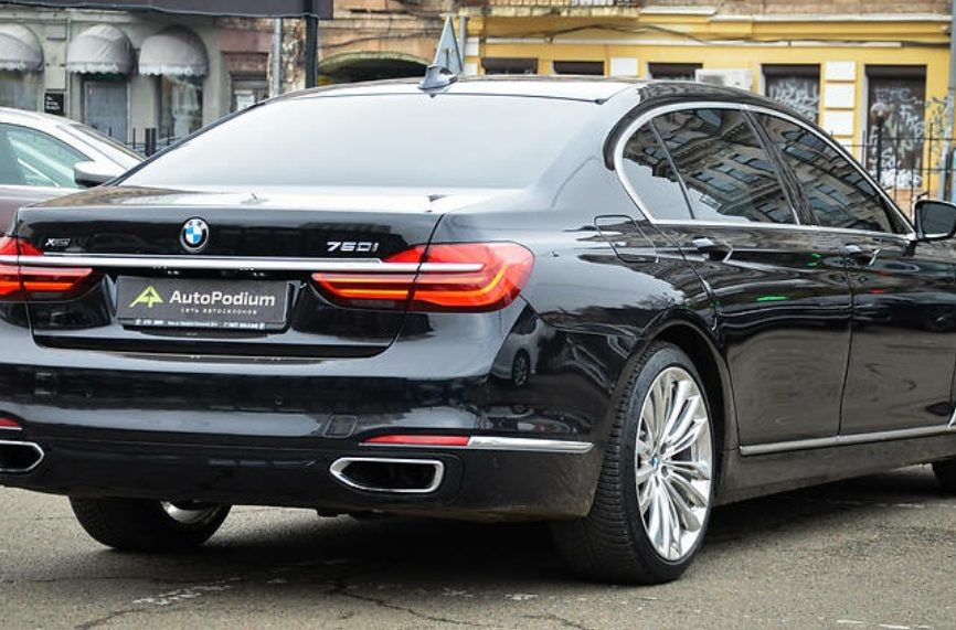 BMW 750 2016