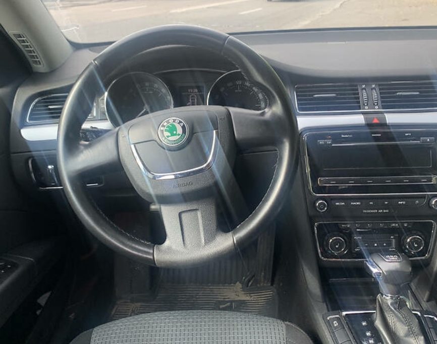 Skoda Superb 2011