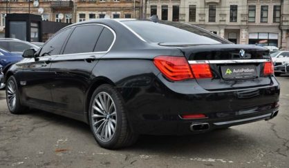 BMW 750 2011