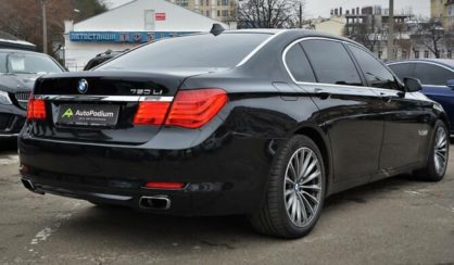 BMW 750 2011