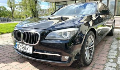 BMW 750 2011