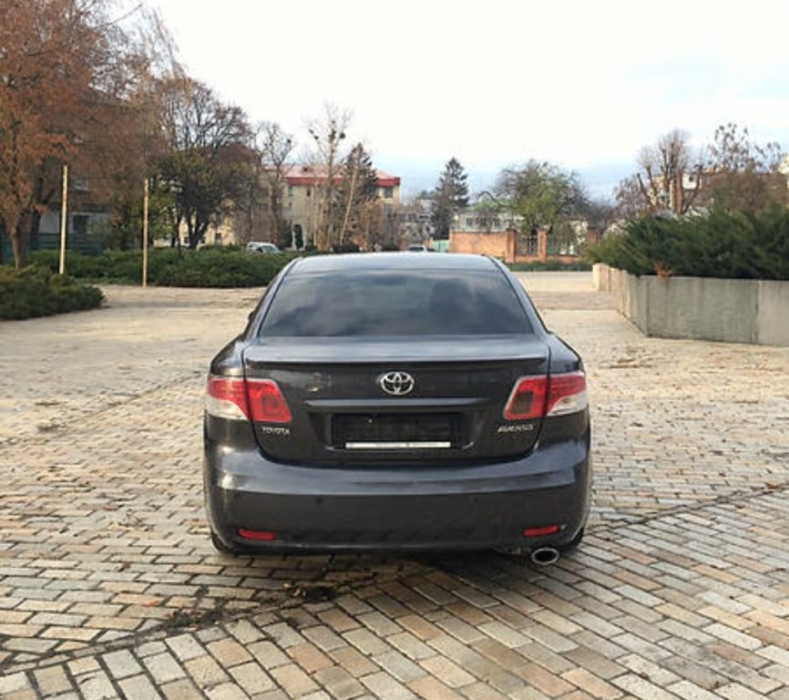 Toyota Avensis 2011