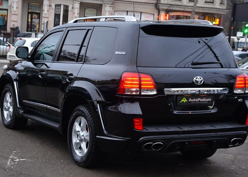 Toyota Land Cruiser 200 2011